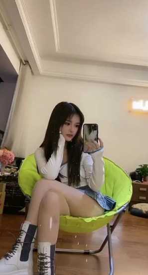 南山甜美可盐的良家妹子